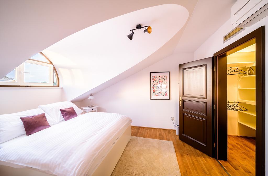 Rooftop Triplex Apartment In Centre Hradec Králové Zewnętrze zdjęcie